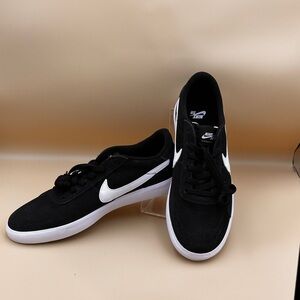Nike SB Heritage Vulc Low Suede Black and White Athletic Shoes 10mens